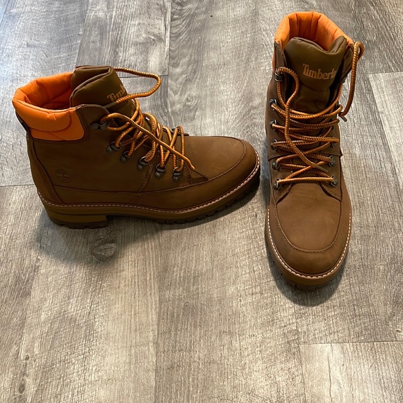 Timberland Courmayeur Valley Boots - Picture 1 of 11
